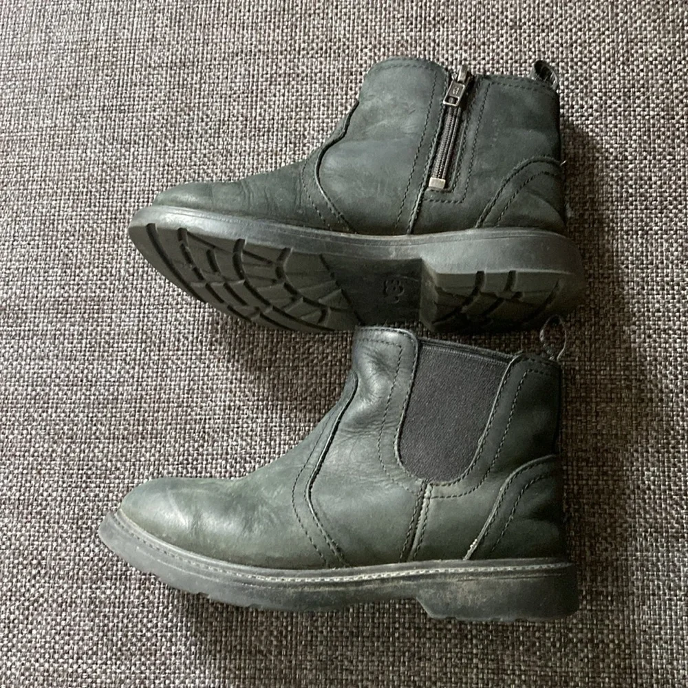 UGG Kids Boy's Bolden Boots Waterproof Black Leather Size 12 Toddler Little Kid